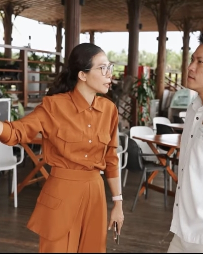 Khúc dạo đầu hơi chấn động nên mong cả nhà hết sức bình tĩnh. Thỉnh thoảng phim phóng sự của chúng mình có nhiều pha giật gân từ Chị Tâm lắm.